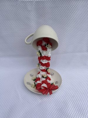 Schwebende tasse