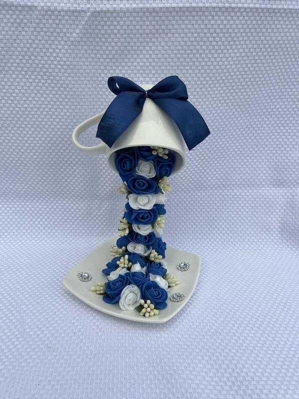 Schwebende tasse